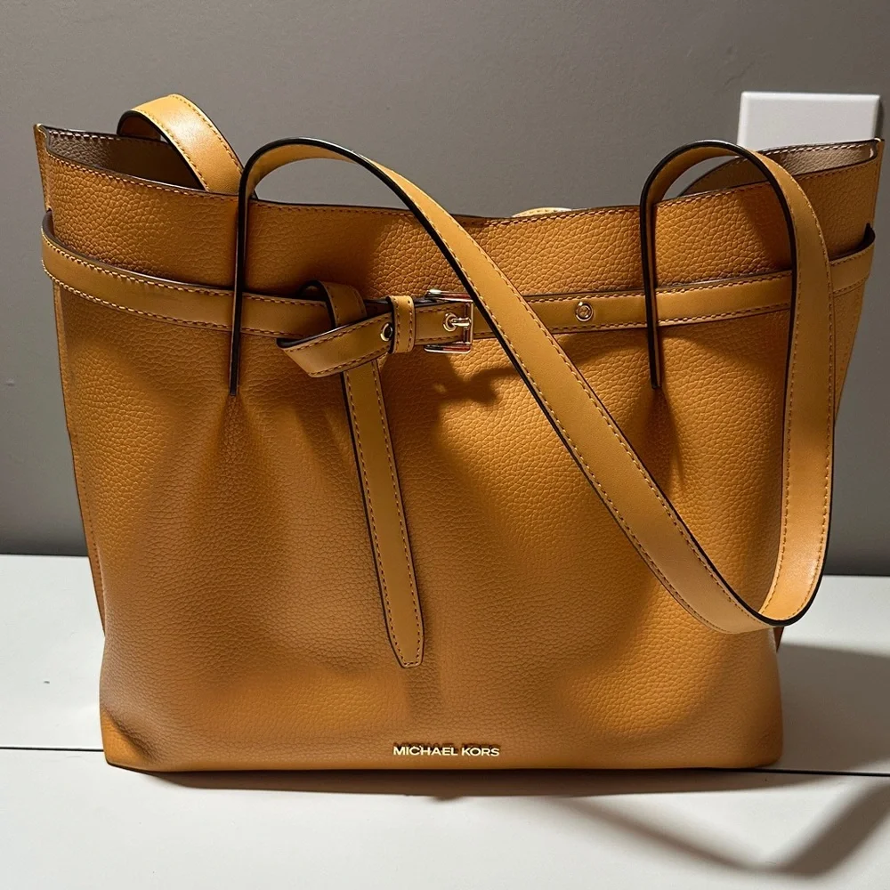 Michael Kors Emilia Large Pebbled Leather Tote Bag with Matching Wallet Set - Picture 7 of 11